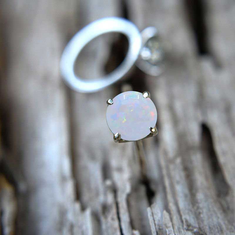 3.6 Carat White Opal Stone 10K White Gold Ring 3.6 Carat White Opal Stone 10K White Gold Ring