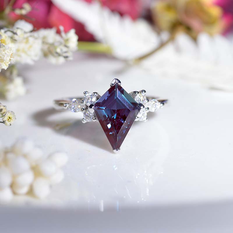 3 Carat Kite Alexandrite Engagement Ring 3CT Fancy Shape Emerald Gold Ring 3 Carat Kite Alexandrite Engagement Ring 3CT Fancy Shape Emerald Gold Ring