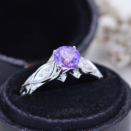 0.8 Carat ''Queen of the North'' purple Amethyst Engagement Ring - Giliarto 