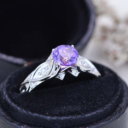 0.8 Carat ''Queen of the North'' purple Amethyst Engagement Ring - Giliarto