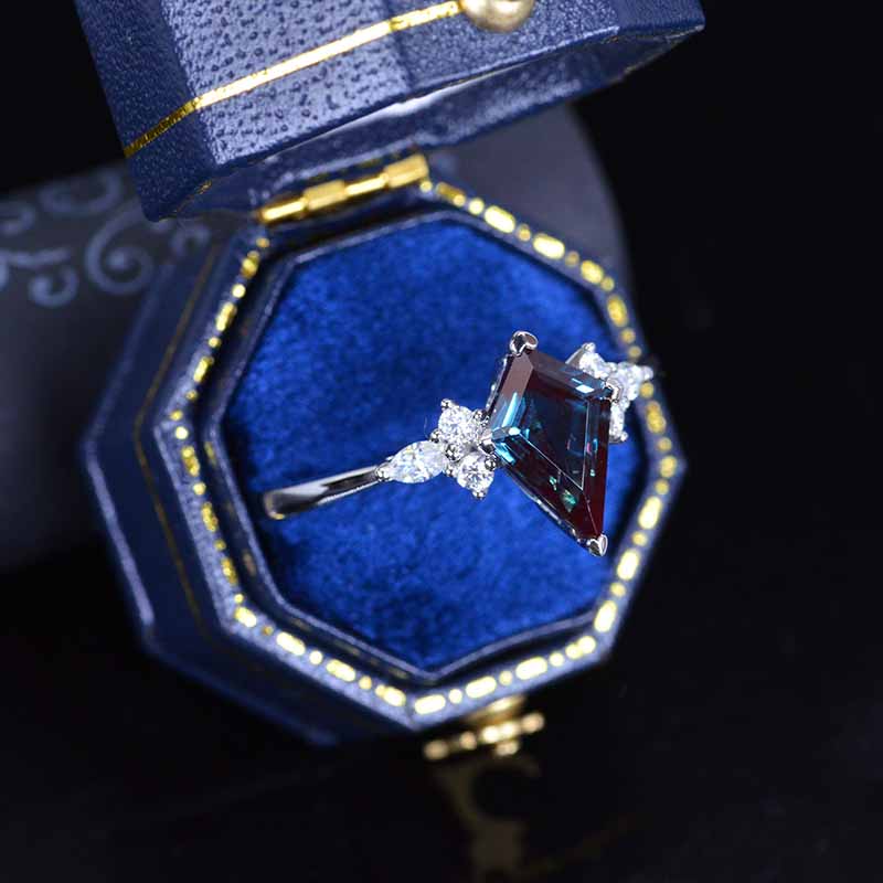 3 Carat Kite Alexandrite Engagement Ring. 3CT Fancy Shape Alexandrite Ring 3 Carat Kite Alexandrite Engagement Ring. 3CT Fancy Shape Alexandrite Ring