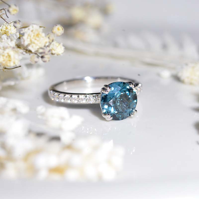 2 Carat Round Teal Sapphire Ring