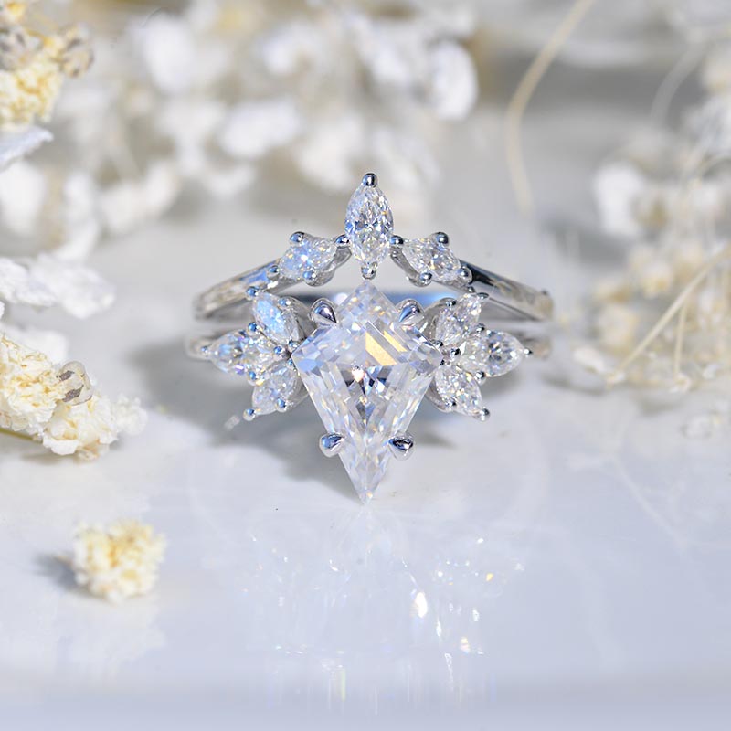 2.5 Carat Kite Moissanite Engagement Ring. 2.5CT Fancy Shield Shape Moissanite Black Gold Ring Set