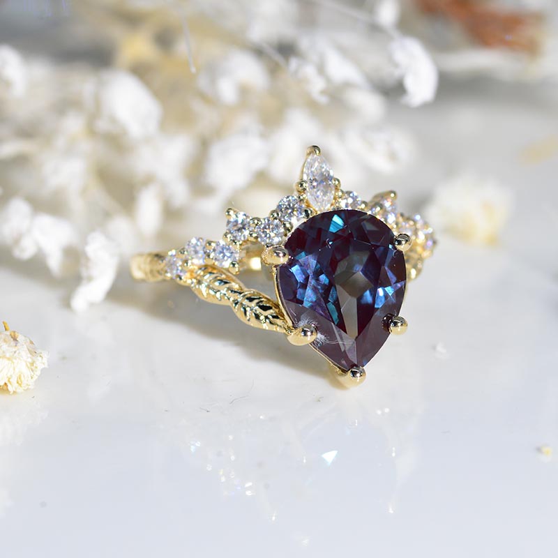 2 Carat Pear Shape Alexandrite Floral Gold Ring Model 1071