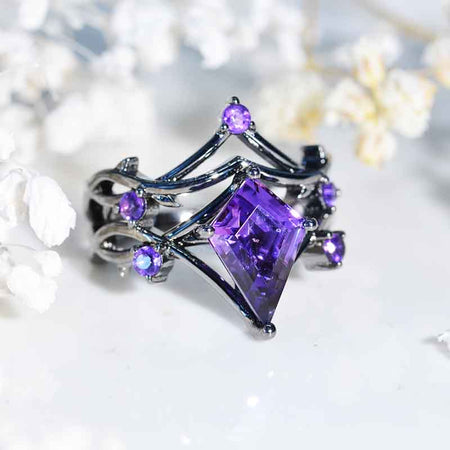 2.5 Carat Kite Purple Sapphire Engagement Ring. 2.5CT Fancy Shield Shape Purple Sapphire Black Rhodium Gold Ring