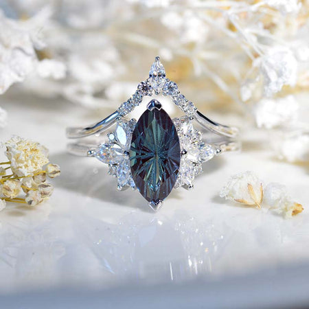 2 Carat Marquise Starlines Cut Alexandrite 14K Solid Gold Ring Set 12x6mm Marquise Starlines Cut Alexandrite Vintage Wedding Ring. Fairy Tail Engagement Ring Anniversary Ring, Marquise Side Stones Ring Set
