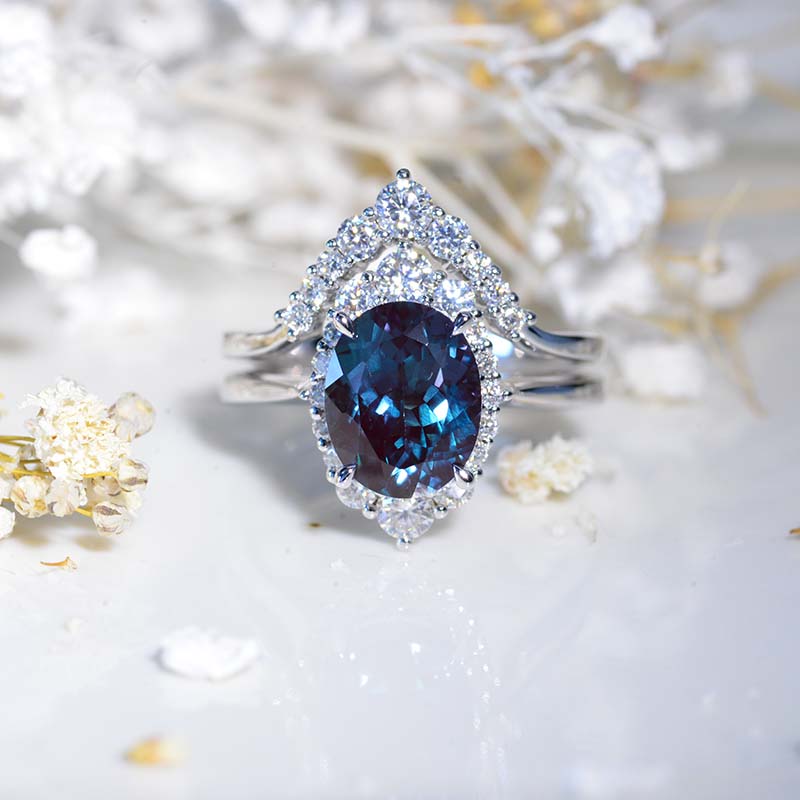 3 Carat Oval Alexandrite Halo Engagement Ring, Promise Ring For Her, Alexandrite Wedding Ring, 14K Gold Oval Alexandrite Engagement Ring Set
