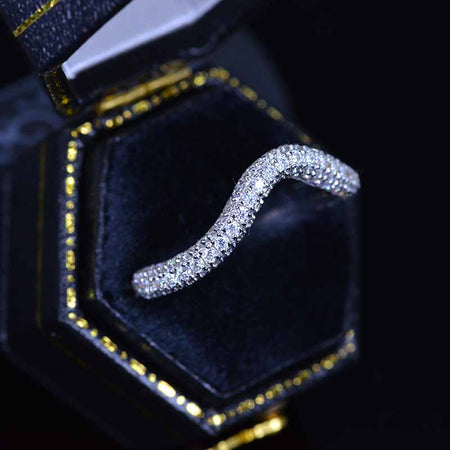 Giliarto Eternity Ring V-Shape