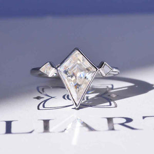 2.5 Carat Fancy Kite Shield Moissanite  Engagement Ring. 2.5CT Non Traditional Moissanite Ring