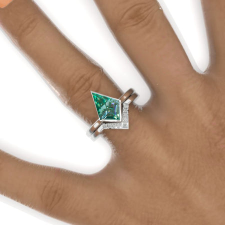 2.5 Carat Kite Green Moissanite Engagement Ring. 2.5CT Fancy Shield Shape Green Moissanite Ring Set