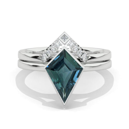 2.5 Carat Kite Teal Sapphire Engagement Ring. 2.5CT Fancy Shield Shape Teal Sapphire Ring