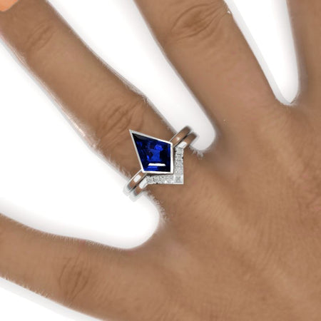 2.5 Carat Kite Royal Blue Sapphire Engagement Ring. 2.5CT Fancy Shield Shape Royal Blue Sapphire Ring Set