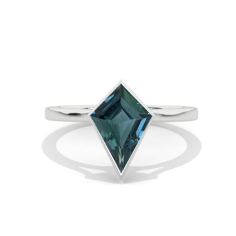 2.5 Carat Kite Teal Sapphire Engagement Ring. 2.5CT Fancy Shield Shape Teal Sapphire Ring