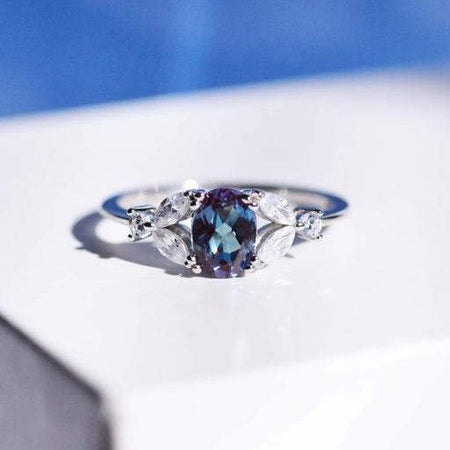 18K Solid White Gold Dainty Alexandrite Ring, Oval Cut Alexandrite Ring, White Gold Ring Unique Vintage Ring