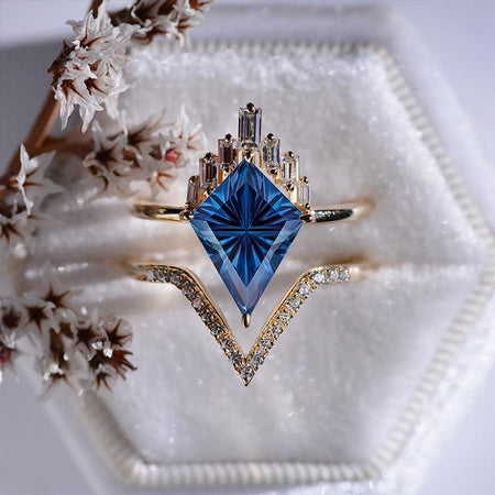 2.5 Carat Fancy Kite Shield Fantasy Cut Alexandrite  Engagement Ring. 2.5CT Non Traditional Fantasy Cut Alexandrite Ring
