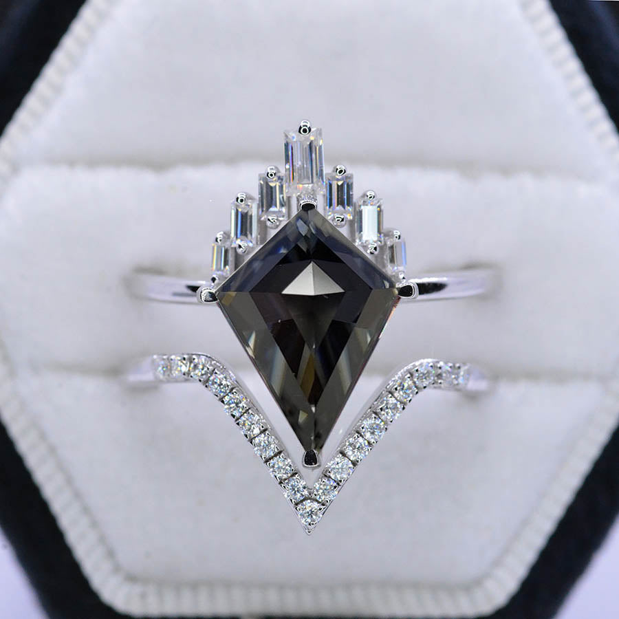 ロウブロー　ガルシア　galcia キーループ 14K White Gold 4 Carat Kite Dark Gray Blue Moissanite Halo