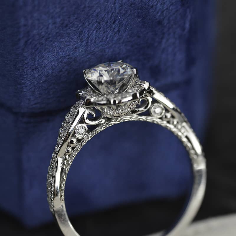 Adara Moissanite Classic Engagement Ring - Giliarto